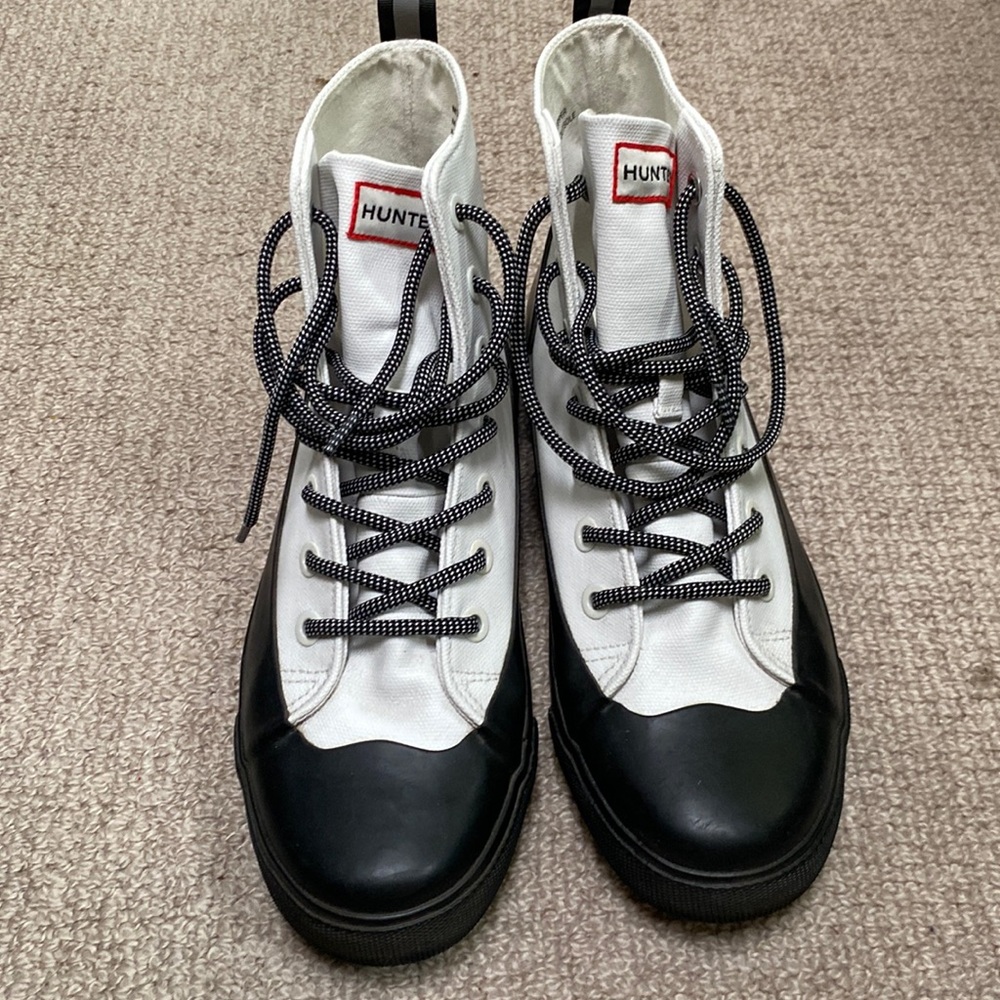 HUNTER x TARGET White Canvas Dipped Hightop Boots Women’s 9 Men’s 7 - Like New